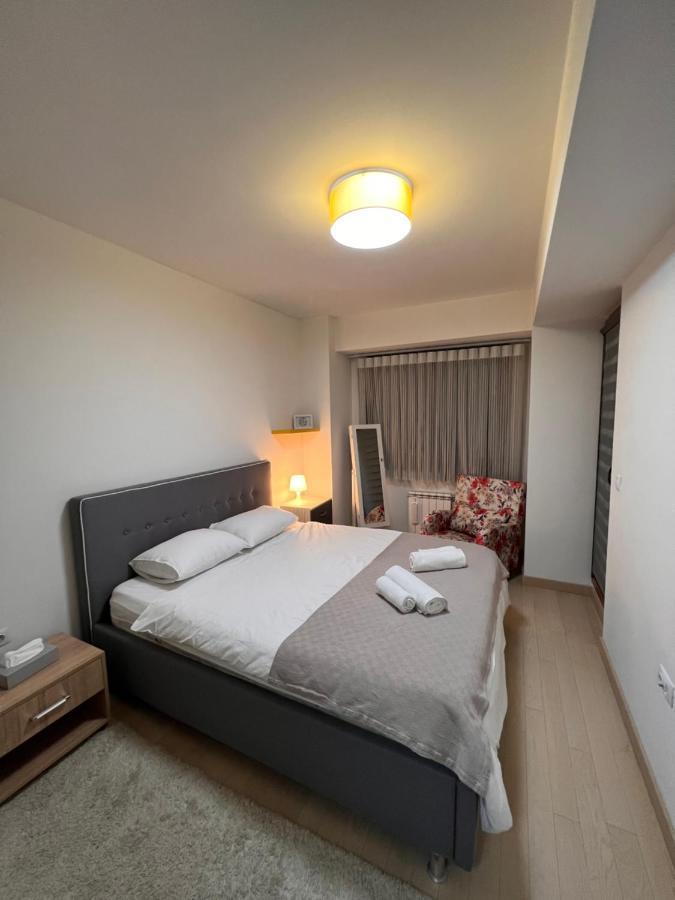 Modern Flatiron Apartment, Skopje Center ภายนอก รูปภาพ