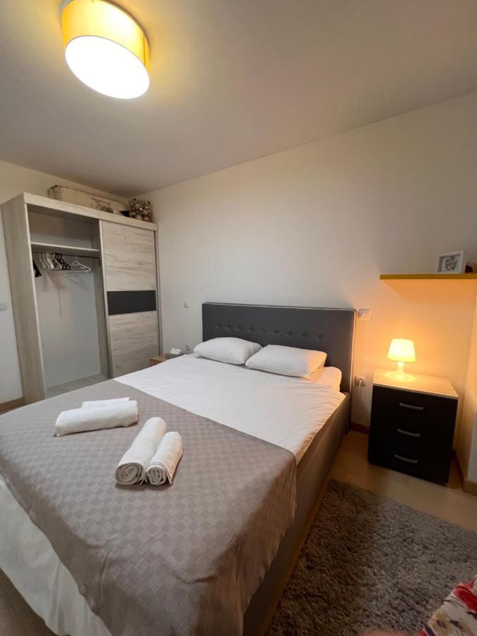 Modern Flatiron Apartment, Skopje Center ภายนอก รูปภาพ