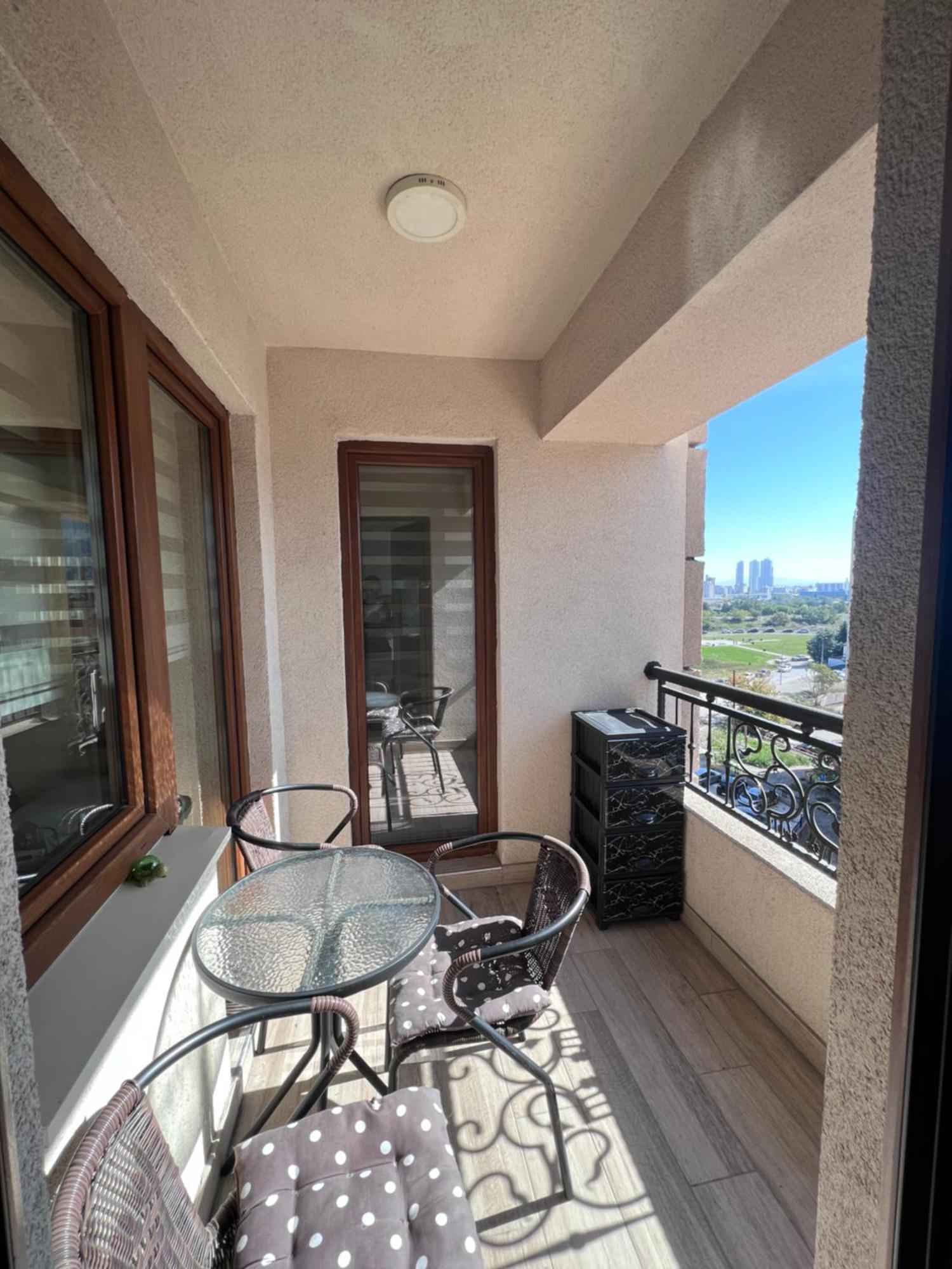 Modern Flatiron Apartment, Skopje Center ภายนอก รูปภาพ