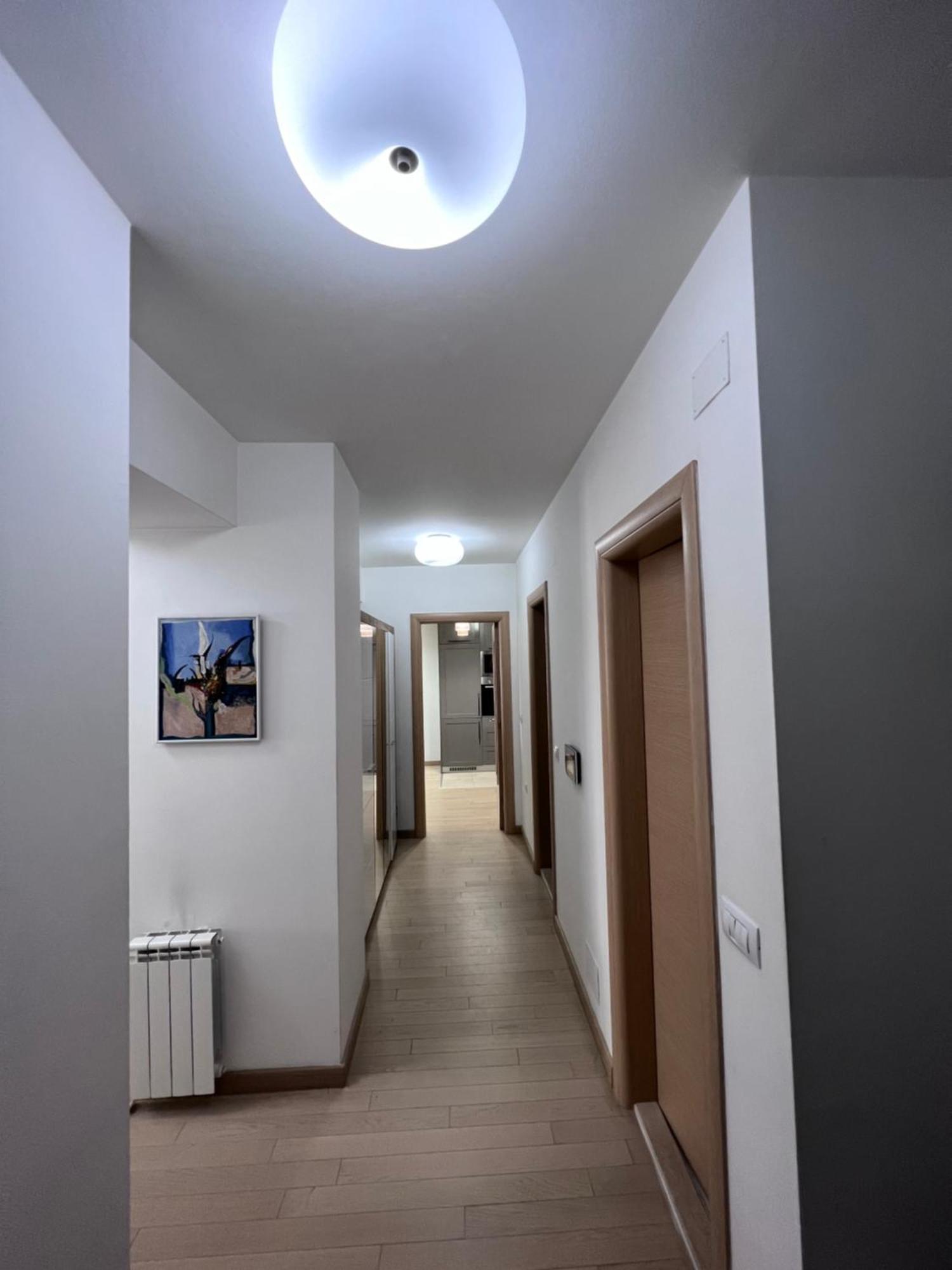Modern Flatiron Apartment, Skopje Center ภายนอก รูปภาพ